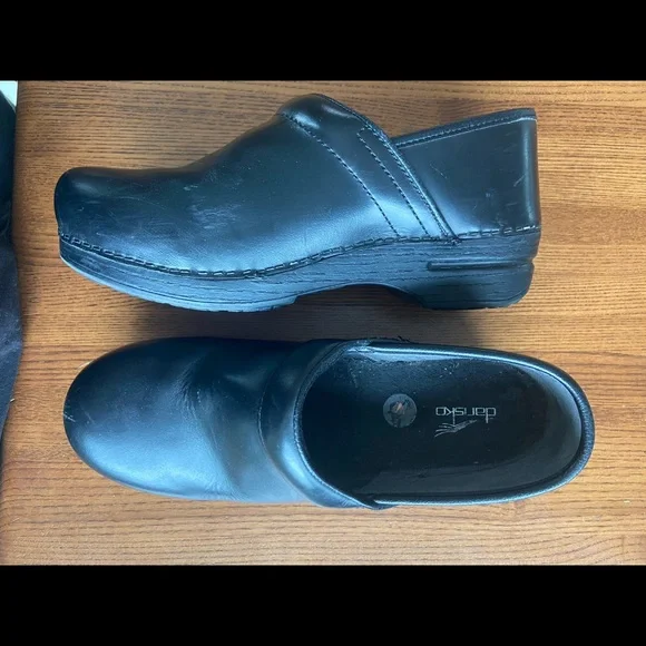 Black Dansko clogs - Picture 3 of 4